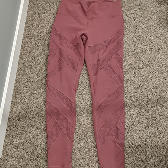 Lululemon mid-rise leggings with lace design